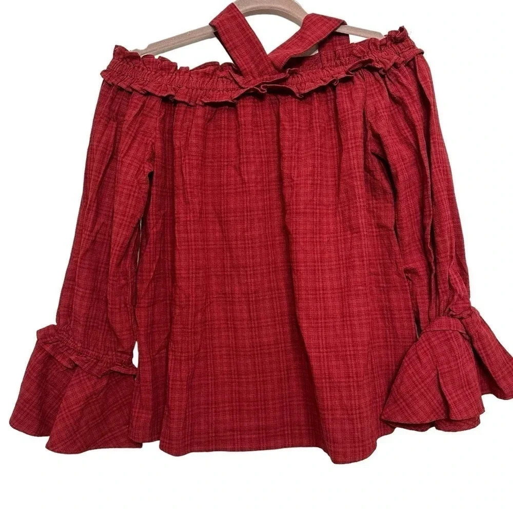 Very J NWT’s Cottage Core off the shoulder long sleeve blouse. Size Large